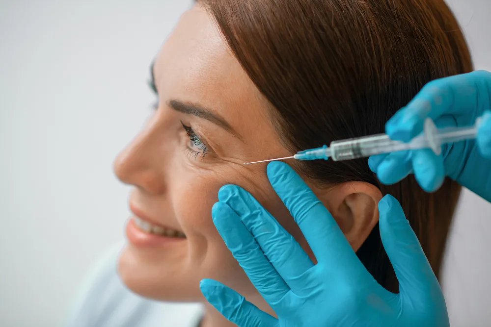Botox in Berlin: Faltenbehandlung mit erhaltener Mimik – ehrlich erklärt 4 Botox bei Krähenfüßen in Berlin