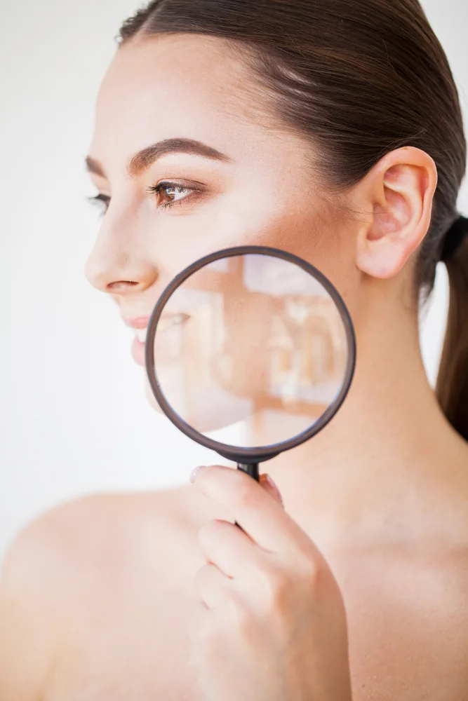 Hautanalyse und Behandlungen 5 Hautanalyse im Gesicht bei Ku'damm Aesthetic Berlin