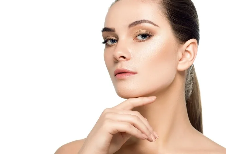 Jawline & Kinn unterspritzen in Berlin: Kontur, die zu Ihrem Profil passt 6 Jawline-Behandlung in Berlin